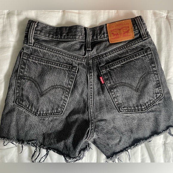 Levi’s wedgie shorts - Picture 2 of 4